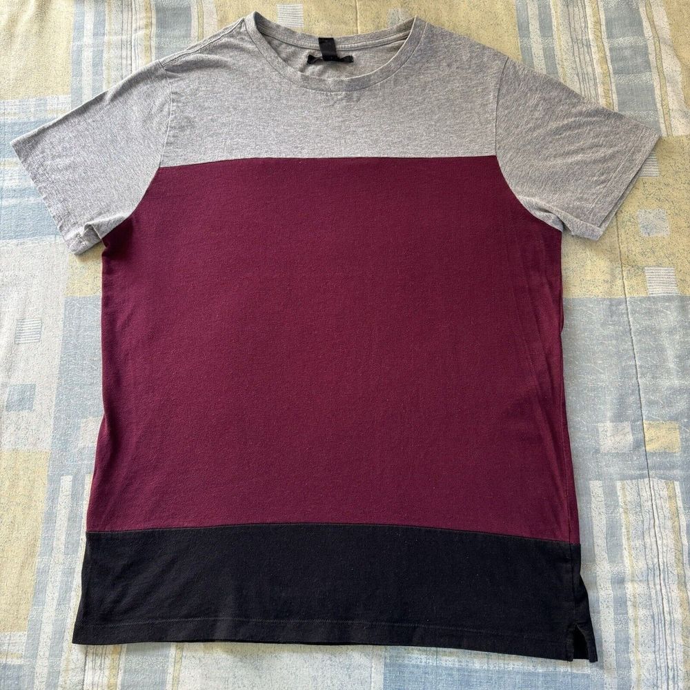 FOREVER 21 Men Striped Burgundy, Gray & Black T-Shirt Large